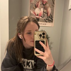 Meet your Posher, Cassandra